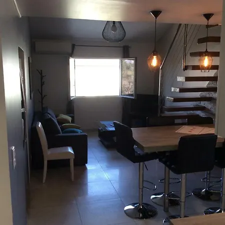 Appartement De Au 1er Etage 45m2 Antibes